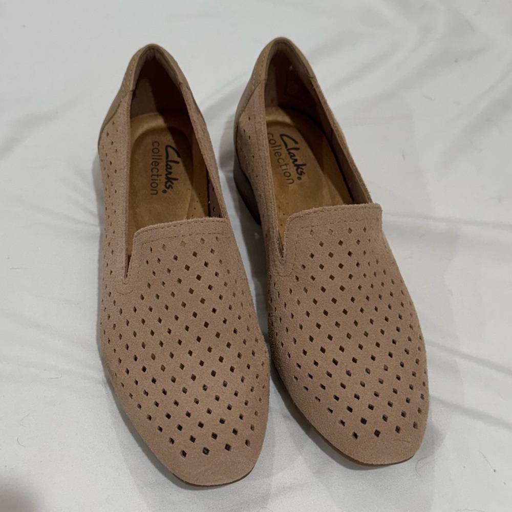Clarks Juliet Hayes Perforated Suede Loafers Sand 6M - Picture 2 of 16